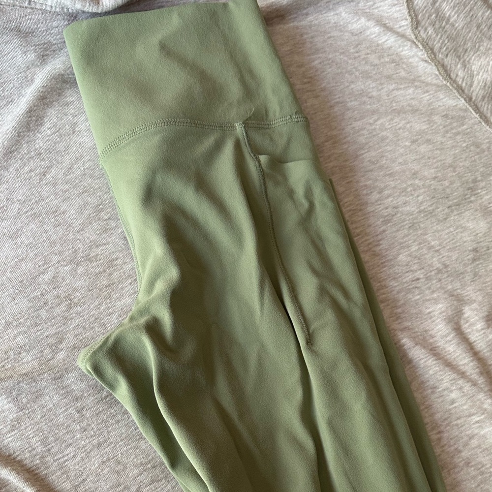 Athleta light green crop. 23”. XS. New without tags. Beautiful color